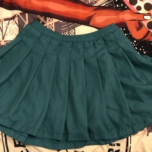 This skirt has never been worn before it was to small for me